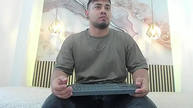 Snapshot of BrianMalonee chatting on November 2025 12:05:02 PM BrianMalonee online show from November 2025 12:05:02 PM