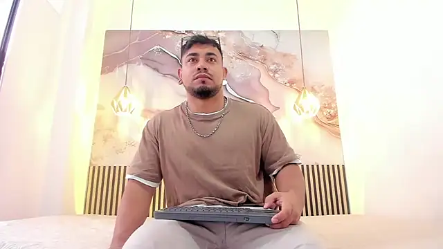 Snapshot of BrianMalonee chatting on November 2025 11:54:01 AM BrianMalonee online show from November 2025 11:54:01 AM