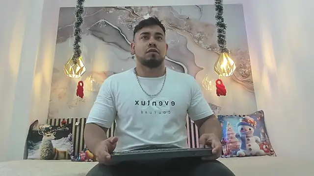 Snapshot of BrianMalonee chatting on December 2025 12:03:02 PM BrianMalonee online show from December 2025 12:03:02 PM