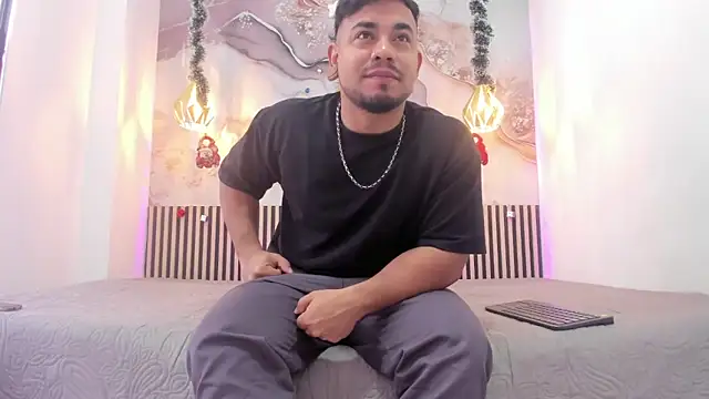 Snapshot of BrianMalonee chatting on December 2025 12:09:01 PM BrianMalonee online show from December 2025 12:09:01 PM