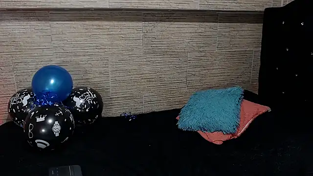 pretty cristal69 online show from December 2025 01:33:02 AM