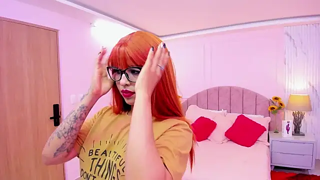 Snapshot of MadelaineJones chatting on March 2025 12:43:01 PM MadelaineJones online show from March 2025 12:43:01 PM