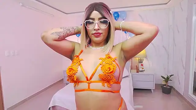 Snapshot of MadelaineJones chatting on October 2025 08:26:01 PM MadelaineJones online show from October 2025 08:26:01 PM