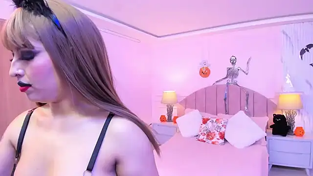 Snapshot of MadelaineJones chatting on October 2025 08:07:01 PM MadelaineJones online show from October 2025 08:07:01 PM