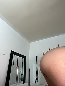 Snapshot of Miacarry chatting on March 2026 09:10:01 PM Miacarry online show from March 2026 09:10:01 PM