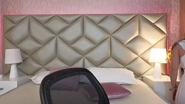 Brenda Garcia online show from September 2025 07:58:01 PM