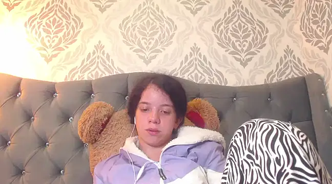 EmmaCowperr online show from February 2025 07:04:02 PM