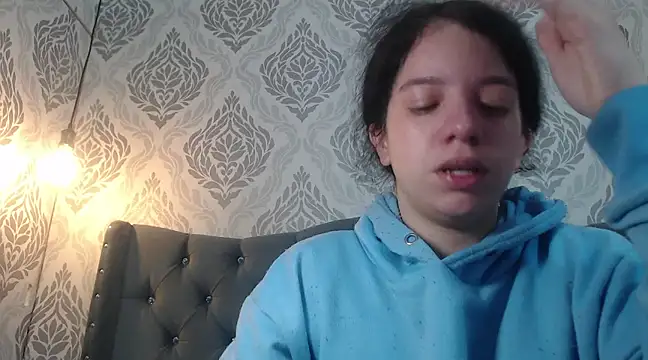 EmmaCowperr online show from February 2025 01:03:01 PM