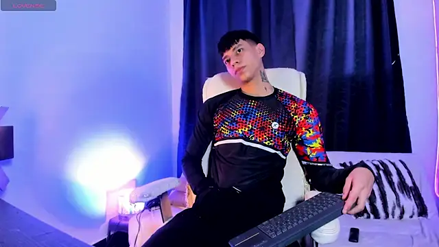 Snapshot of Josep_Davies chatting on January 2025 11:14:02 PM Josep Davies online show from January 2025 11:14:02 PM