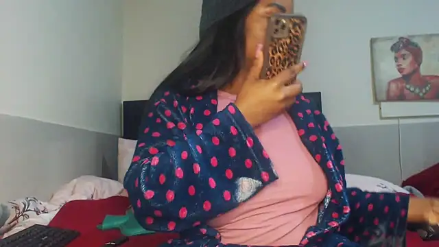 Snapshot of Fiercefoxxy chatting on June 2026 06:39:01 PM Fiercefoxxy online show from June 2026 06:39:01 PM