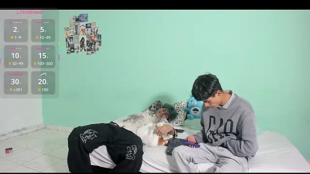 Snapshot of oliverhot2005 chatting on October 2025 07:05:02 PM oliverhot2005 online show from October 2025 07:05:02 PM