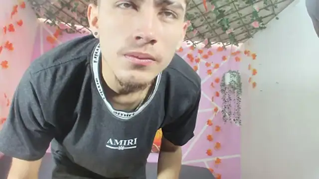 Snapshot of oliverhot2005 chatting on October 2025 03:47:02 PM oliverhot2005 online show from October 2025 03:47:02 PM