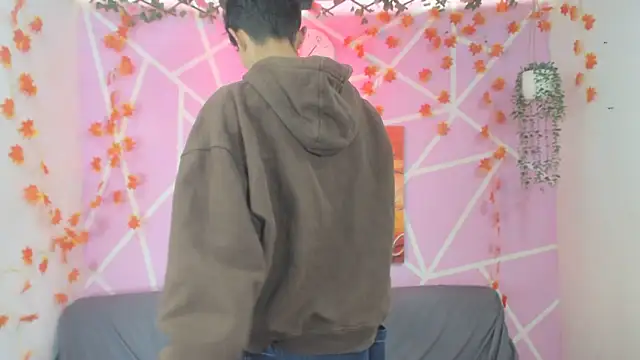 Snapshot of oliverhot2005 chatting on November 2025 07:36:02 PM oliverhot2005 online show from November 2025 07:36:02 PM