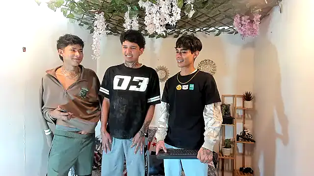 Snapshot of oliverhot2005 chatting on November 2025 02:59:02 PM oliverhot2005 online show from November 2025 02:59:02 PM