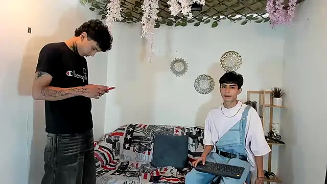 Snapshot of oliverhot2005 chatting on November 2025 02:27:01 PM oliverhot2005 online show from November 2025 02:27:01 PM