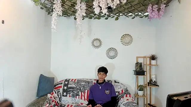 Snapshot of oliverhot2005 chatting on November 2025 01:54:02 PM oliverhot2005 online show from November 2025 01:54:02 PM