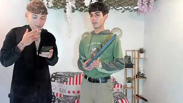 Snapshot of oliverhot2005 chatting on November 2025 03:30:02 PM oliverhot2005 online show from November 2025 03:30:02 PM