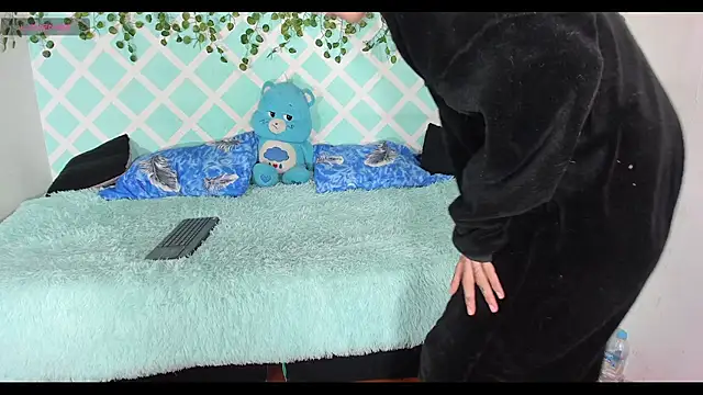 Snapshot of oliverhot2005 chatting on November 2025 01:55:02 PM oliverhot2005 online show from November 2025 01:55:02 PM