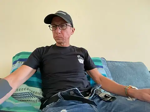 mouser21212 online show from October 2025 06:30:01 PM