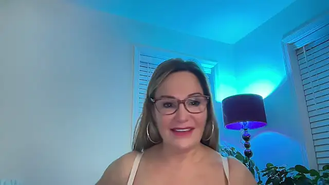 Snapshot of Milf_Goddess chatting on December 2025 09:27:01 AM Milf Goddess online show from December 2025 09:27:01 AM