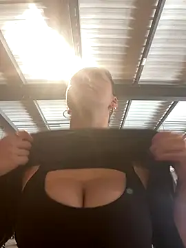 Snapshot of Luccreccia_ chatting on October 2025 08:24:01 AM Luccreccia online show from October 2025 08:24:01 AM