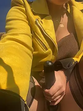 Snapshot of Luccreccia_ chatting on November 2025 10:54:01 AM Luccreccia online show from November 2025 10:54:01 AM