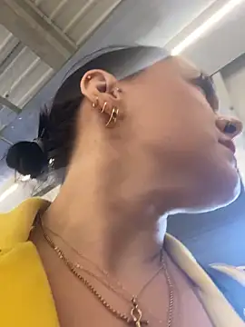 Snapshot of Luccreccia_ chatting on November 2025 03:05:02 PM Luccreccia online show from November 2025 03:05:02 PM