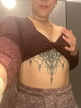 Snapshot of Luccreccia_ chatting on November 2025 09:09:02 AM Luccreccia online show from November 2025 09:09:02 AM