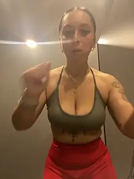 Snapshot of Luccreccia_ chatting on December 2025 02:46:01 PM Luccreccia online show from December 2025 02:46:01 PM