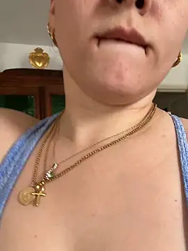 Luccreccia  online show from March 2026 11:38:02 AM