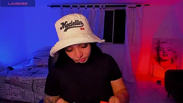 Snapshot of KetziaDoll chatting on October 2025 04:00:01 AM KetziaDoll online show from October 2025 04:00:01 AM