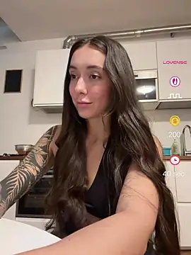 Snapshot of emiliasommer chatting on June 2026 03:58:02 PM emiliasommer online show from June 2026 03:58:02 PM
