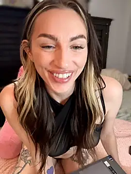 Snapshot of BrattyBae_xo chatting on May 2026 04:46:01 PM BrattyBae xo online show from May 2026 04:46:01 PM