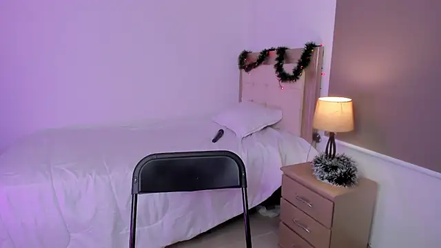 Snapshot of vale_kross chatting on December 2024 01:05:02 PM vale kross online show from December 2024 01:05:02 PM