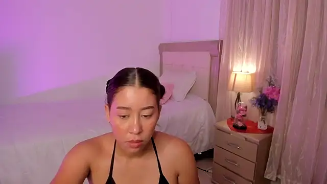 Snapshot of vale_kross chatting on February 2025 03:42:01 PM vale kross online show from February 2025 03:42:01 PM