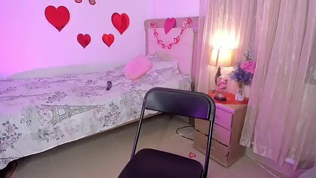 Snapshot of vale_kross chatting on February 2025 02:02:01 PM vale kross online show from February 2025 02:02:01 PM