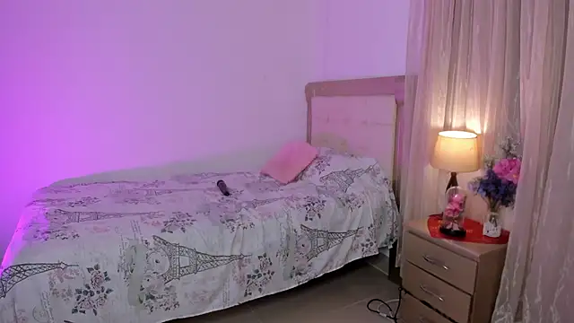 Snapshot of vale_kross chatting on March 2025 05:05:01 PM vale kross online show from March 2025 05:05:01 PM