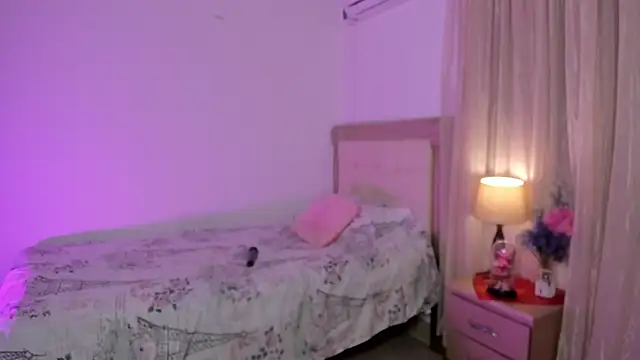 Snapshot of vale_kross chatting on March 2025 01:38:02 PM vale kross online show from March 2025 01:38:02 PM