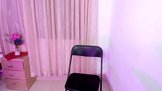 Snapshot of vale_kross chatting on September 2025 02:00:01 PM vale kross online show from September 2025 02:00:01 PM