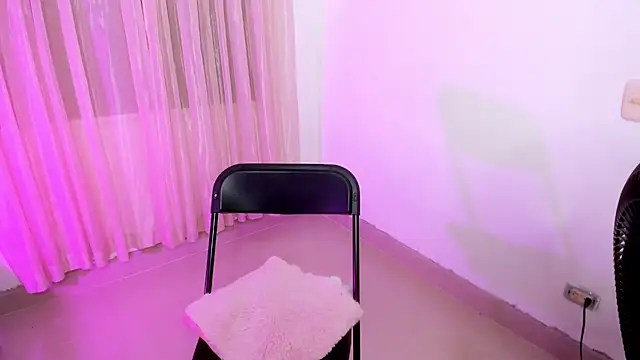 Snapshot of vale_kross chatting on October 2025 03:07:01 PM vale kross online show from October 2025 03:07:01 PM