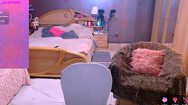 Ariellefoxy online show from November 2025 07:24:01 PM