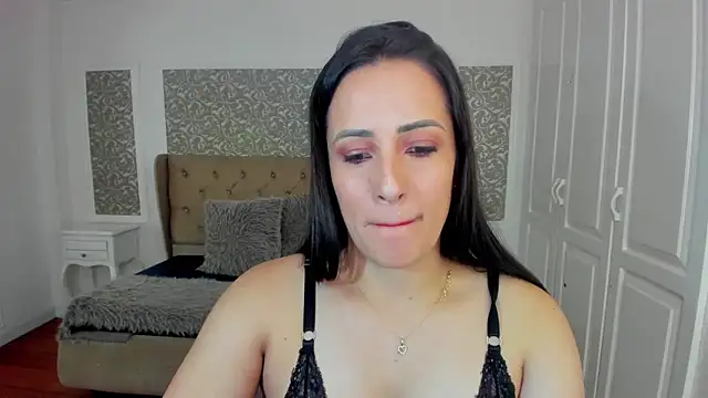 KimWessel  online show from October 2025 08:08:02 PM