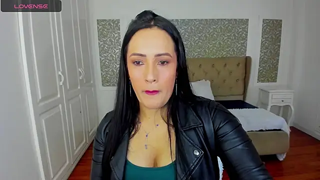 KimWessel  online show from April 2026 06:37:01 PM