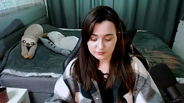 KiraYammy online show from February 2025 05:57:01 PM