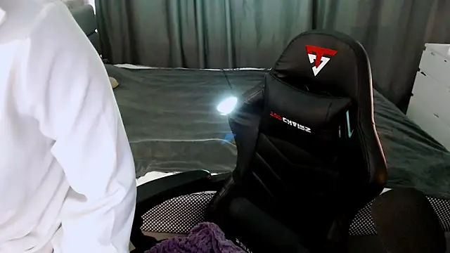 KiraYammy online show from March 2025 02:55:02 PM