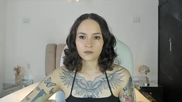 AnnyThompson  online show from February 2026 10:17:02 PM