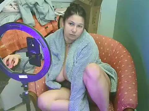 Snapshot of minette-sexy chatting on December 2024 10:22:01 PM minette-sexy online show from December 2024 10:22:01 PM