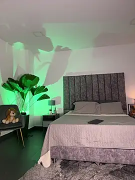 Snapshot of milaivanova chatting on November 2025 11:21:01 AM milaivanova online show from November 2025 11:21:01 AM