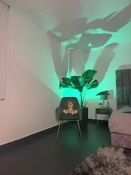 Snapshot of milaivanova chatting on November 2025 10:36:02 PM milaivanova online show from November 2025 10:36:02 PM