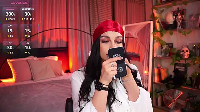 Snapshot of LunaNight chatting on November 2025 08:33:02 PM LunaNight online show from November 2025 08:33:02 PM